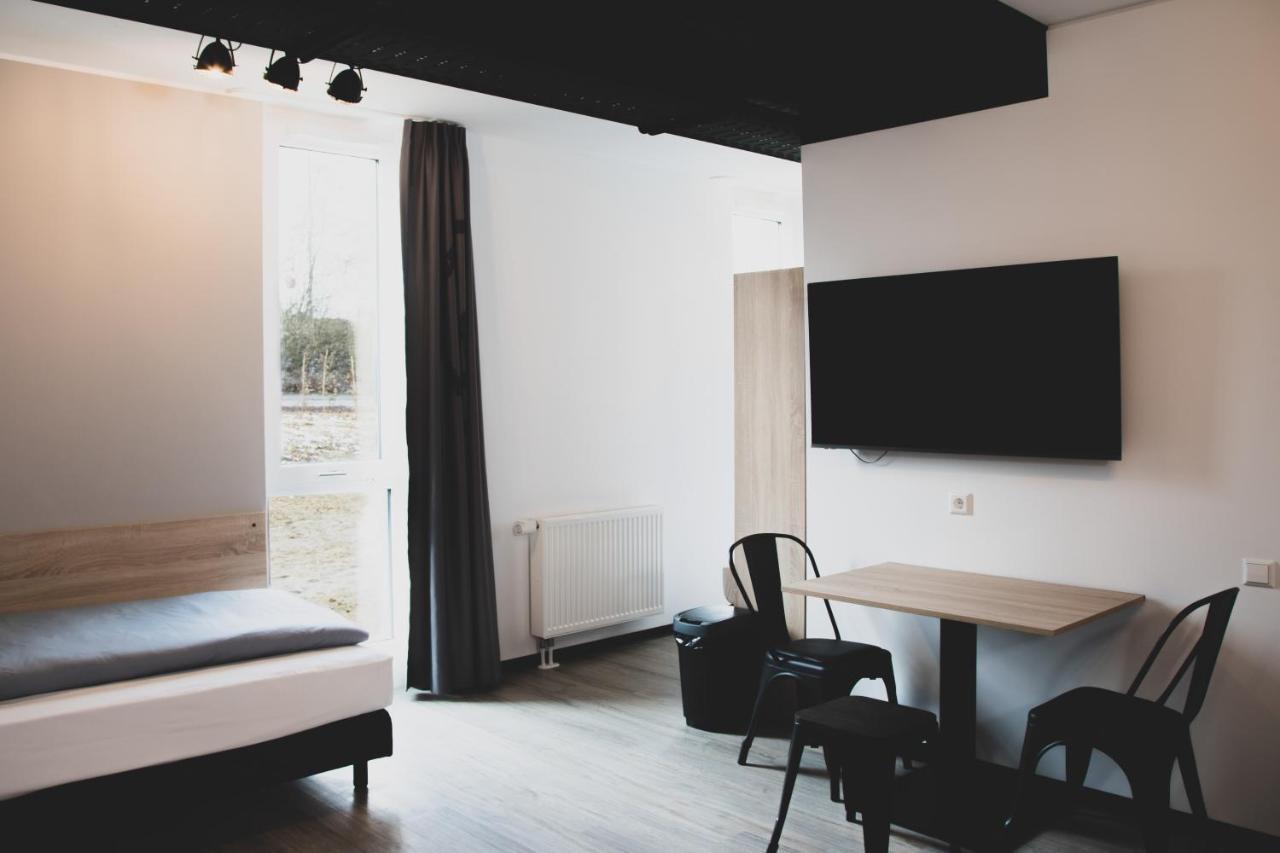 Das Schlafwerk Stuttgart-Nord Volldigitales Hotel-Self-Check In - Keine Rezeption-Lowbudget-Cashless Korntal Munchingen Bagian luar foto